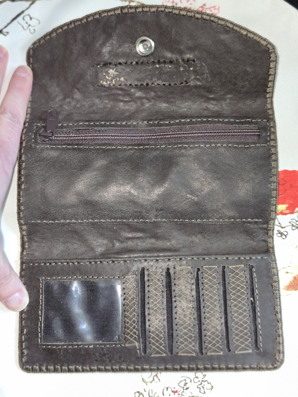 Genuine Leather Vintage Patchwork Wallet in Black and Brown - Picture 4 of 6